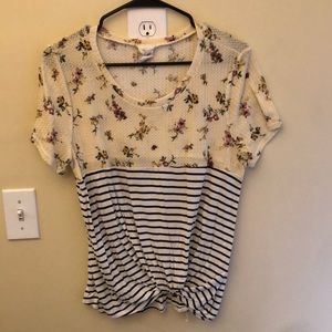 Women’s tuck front top